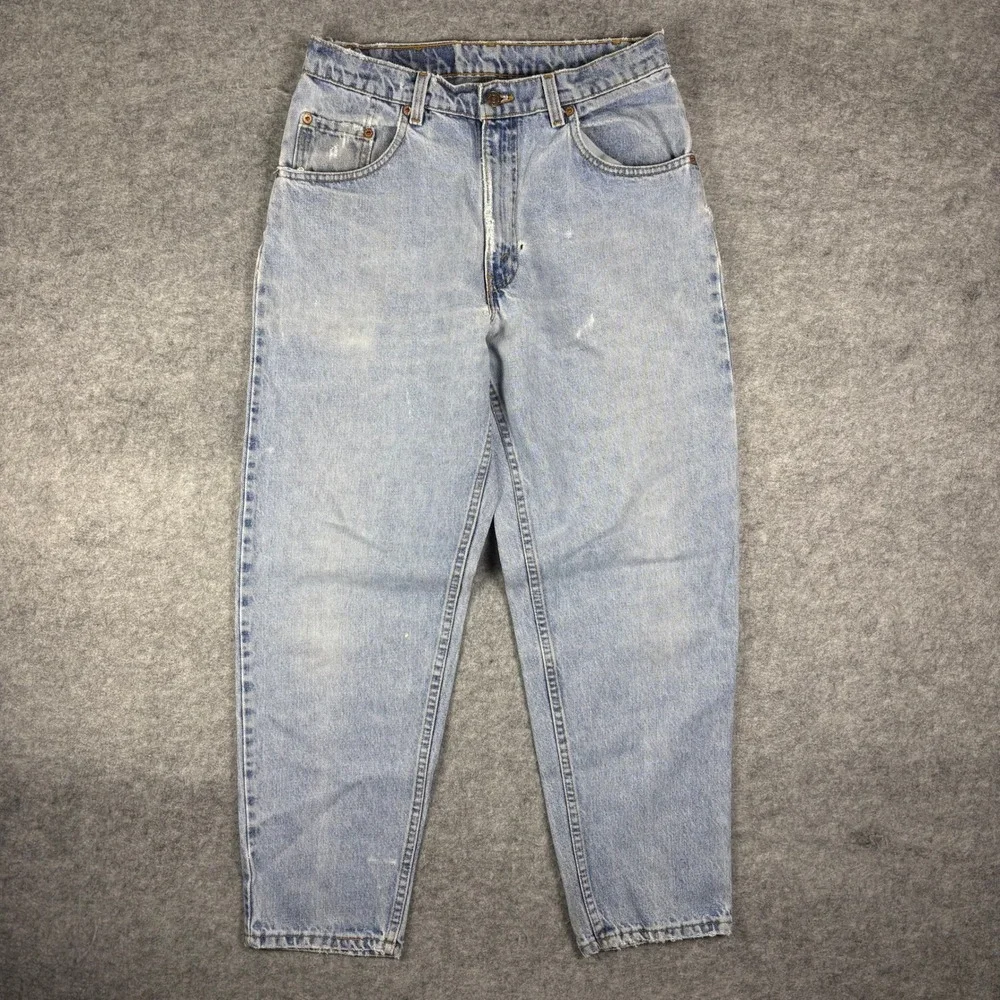 Vintage Levis 560 Loose Fit Tapered Leg Jeans Light Wash Denim 33x30 Made in USA